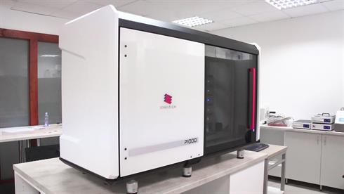 P1000 digital slide scanner in pathology lab