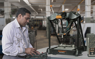 Kishan Auto operatörü Equator mastarlama sistemini kullanıyor